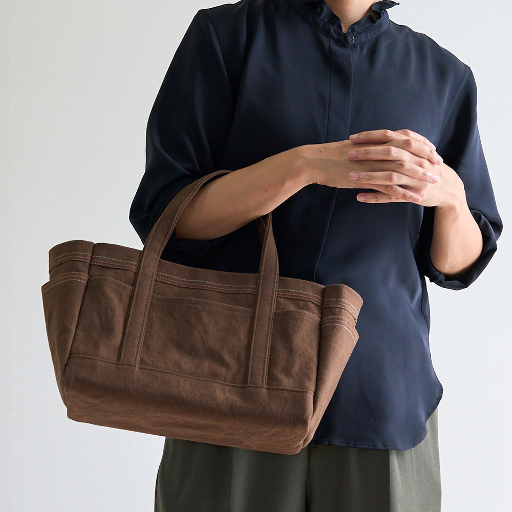 ★シュリンク付き★ブラッックボルト★１BOX★不正なし★ 楽天市場】二つ折り財布 正方形 ミニ財布 コンパクトウォレット